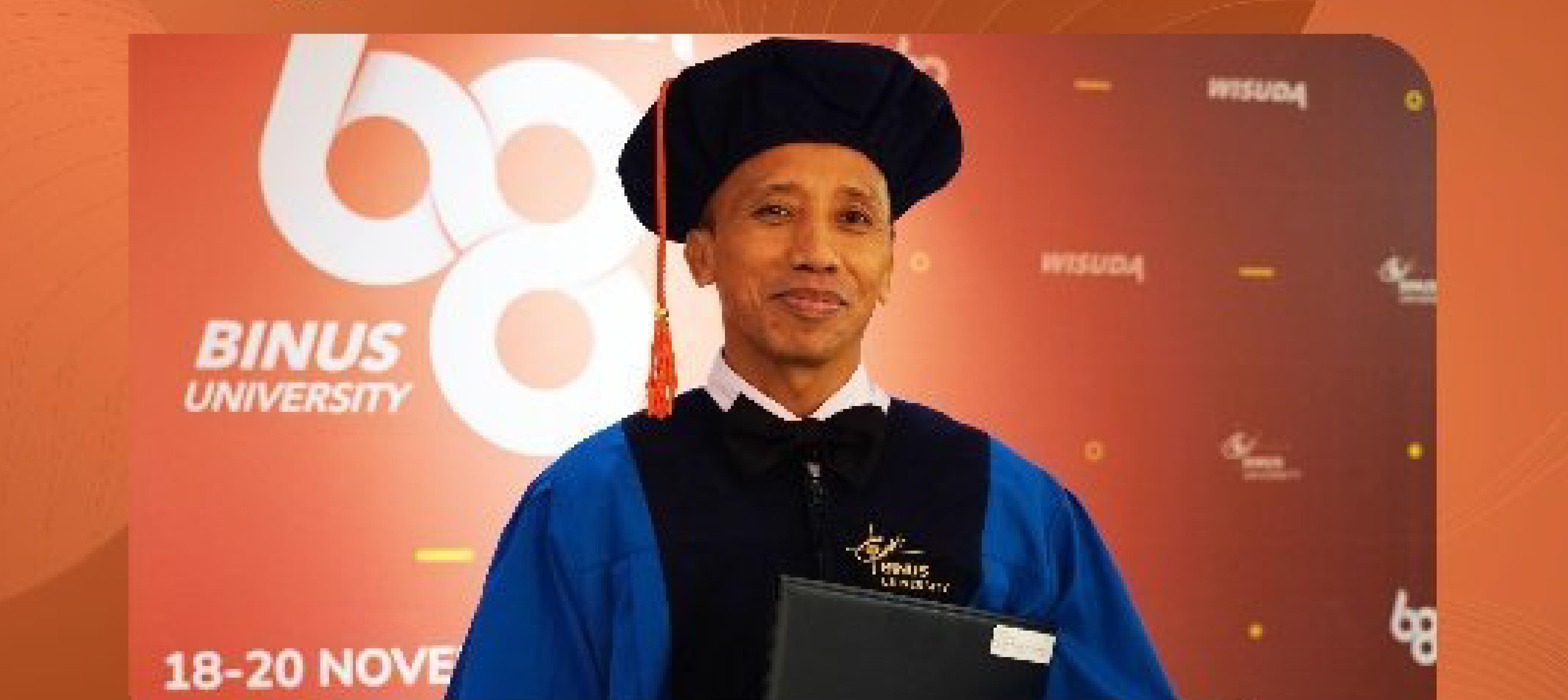  Dr. Innayatulloh Menyelesaikan studinya di Doctor of Computer Science (DCS) BINUS